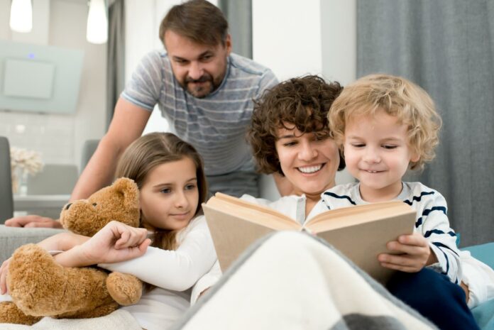 Lovely Family Reading Aloud Lovely Family Reading Aloud